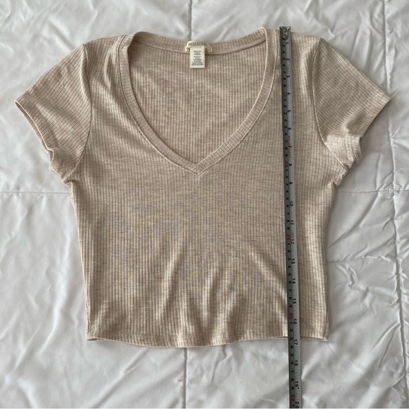 Ribbed V Neck Crop Top - Picture 4 of 4